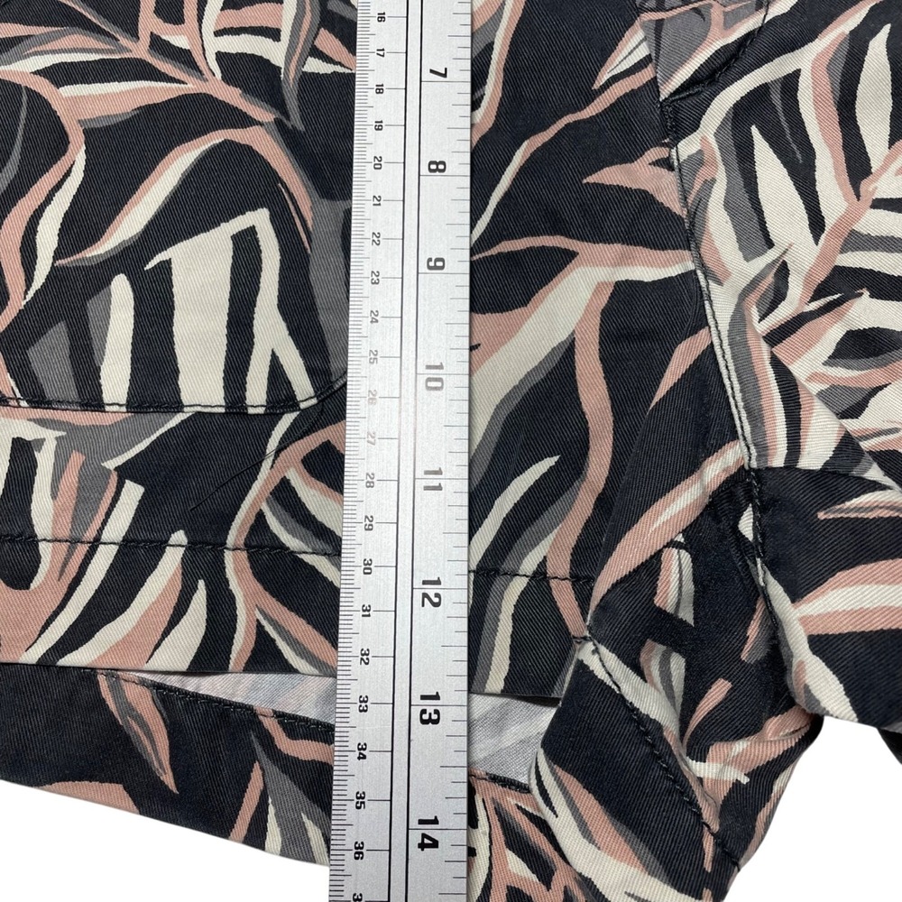 Nicole Miller Size 4 (Small) Women's Shorts Black & Blush Tropical Leaf Print - Picture 7 of 12